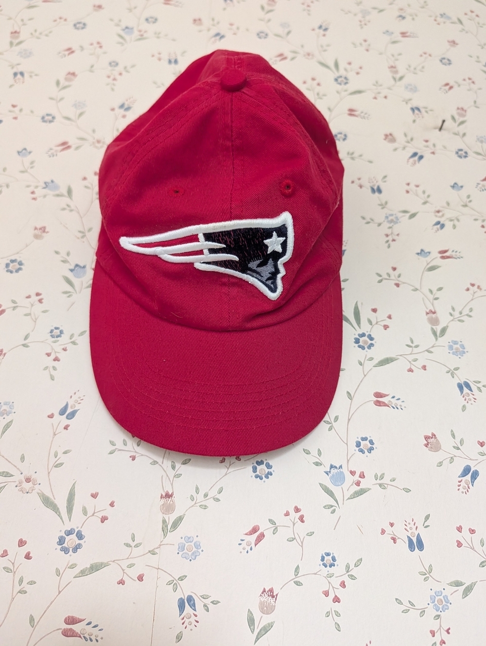 New England Patriots Football Red Cap Metal Clasp Cotton One Size Fits All Logo